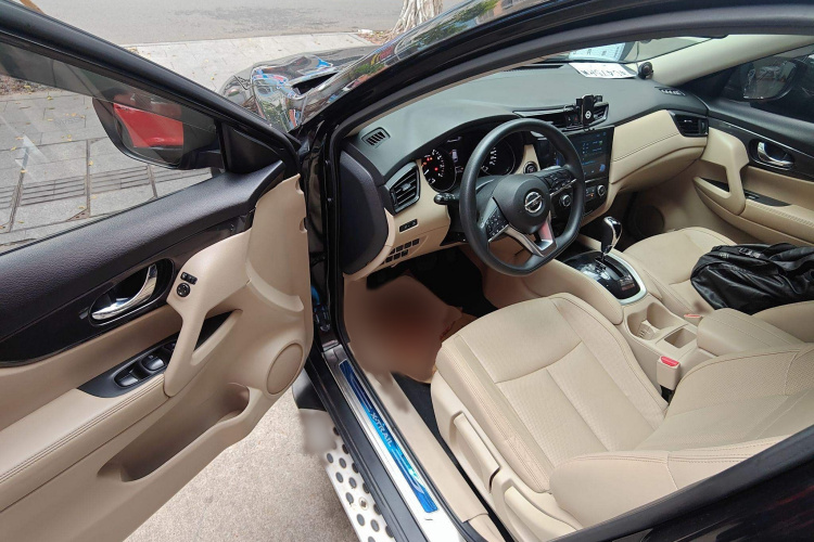 日产 奇骏 2017款 2.0L CVT舒适版 2WD中控内饰7002