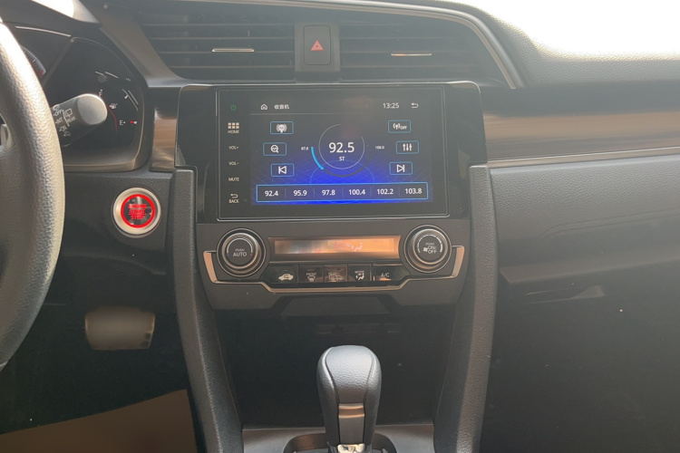 本田 思域 2021款 HATCHBACK 220TURBO CVT潮酷控局部细节16