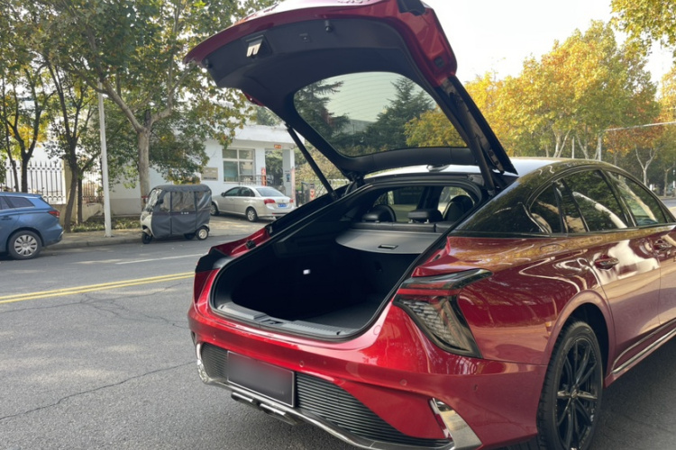 红旗H6 2023款 2.0T 致臻版车身外观6007