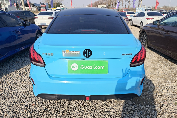 名爵 MG5 2023款 180DVVT CVT豪华版车身外观6