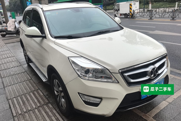北京汽车 绅宝X65 2015款 2.0T 自动精英型车身外观3