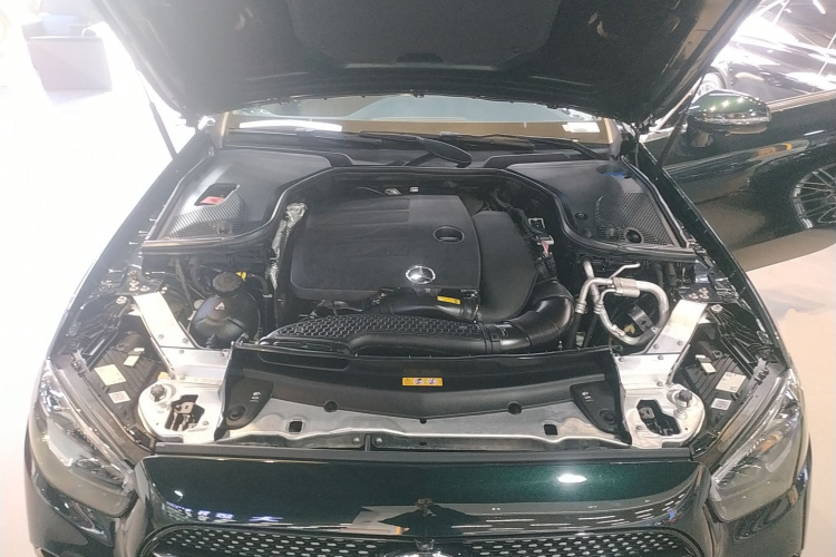 奔驰E级(进口) 2023款 E 300 轿跑车局部细节24