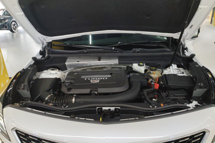 凯迪拉克XT4 2021款 28T 两驱领先型机舱底盘24