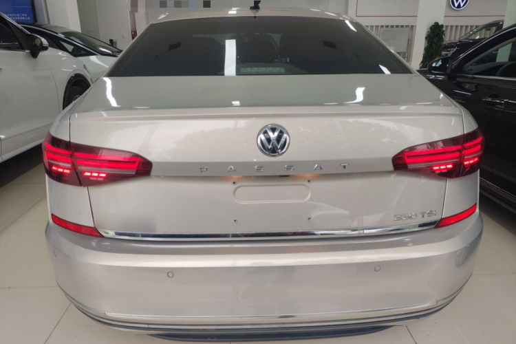 大众 帕萨特 2020款 330TSI 豪华版 国VI车身外观6