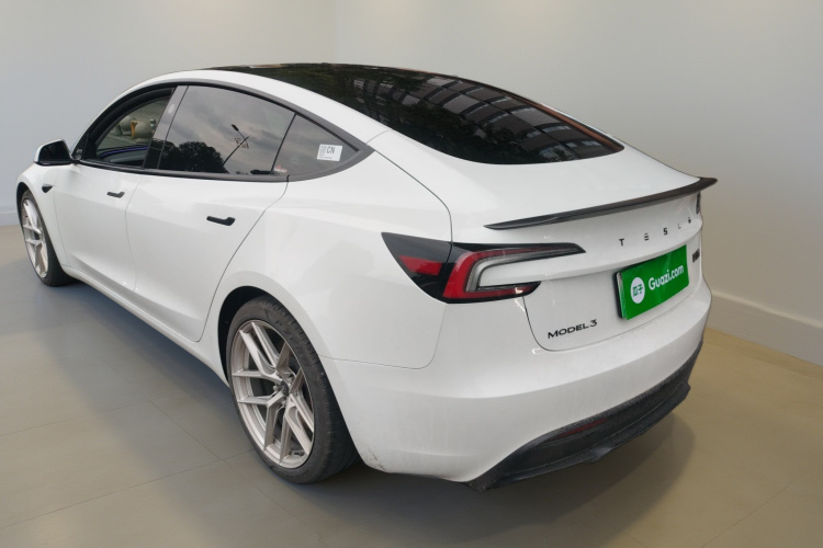 特斯拉 Model 3 2024款 高性能全轮驱动版车身外观5