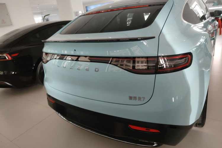 鸿蒙智行 智界R7 2025款 增程 251km Max车身外观6