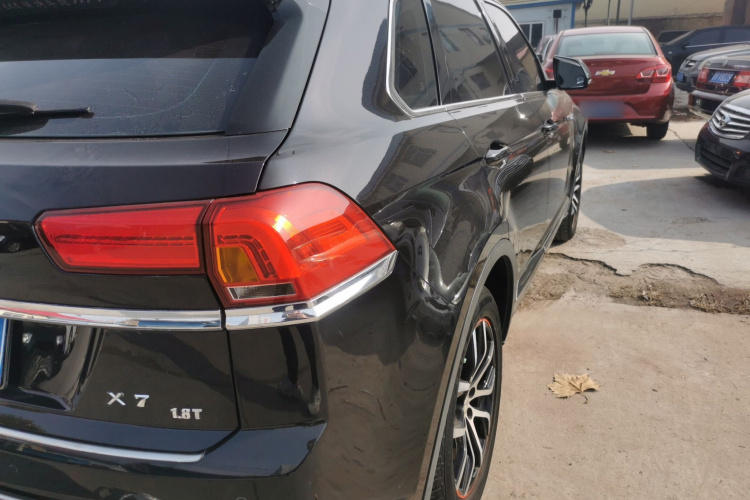 众泰 大迈X7 2017款 1.8T DCT尊贵型车身外观9