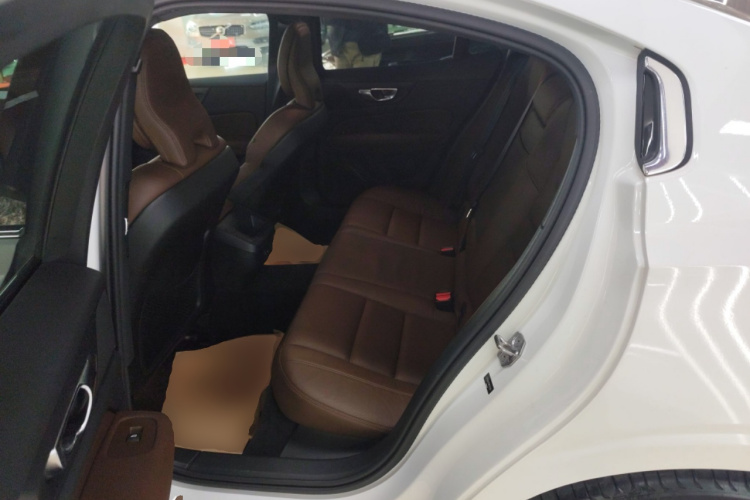 沃尔沃S60 2021款 T4 智远豪华版中控内饰21