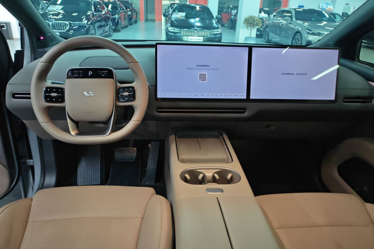 理想汽车 理想i6 2025款 两驱标准型中控内饰12
