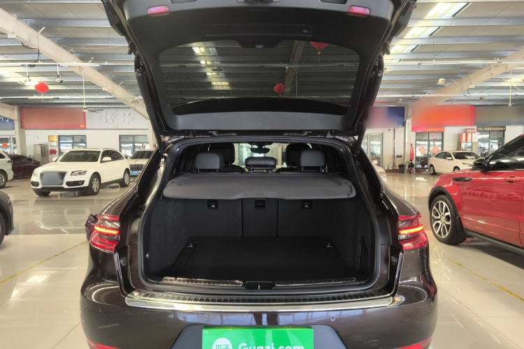保时捷 2016款 Macan 2.0T机舱底盘23