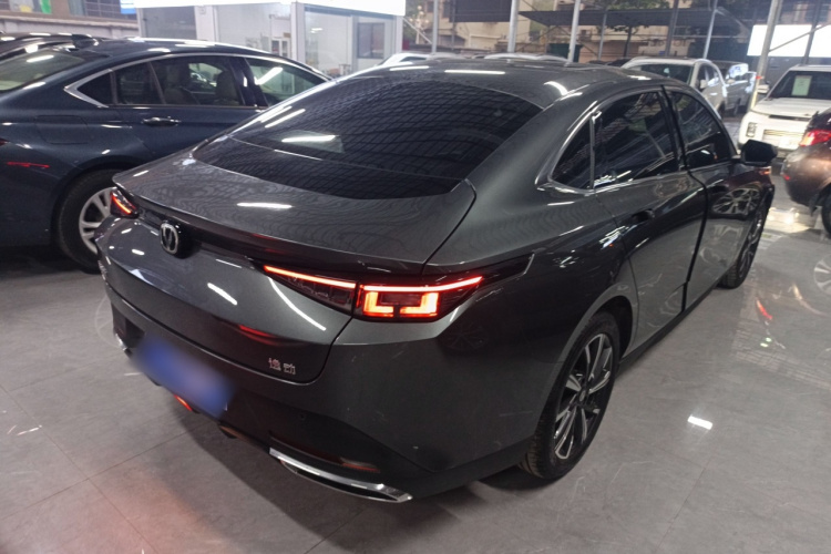 长安 逸动 2024款 1.5T GDI自动 旗舰型车身外观7