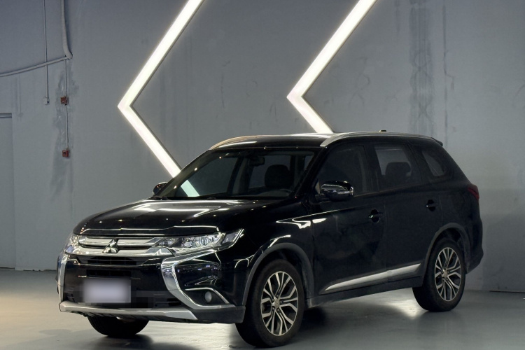 三菱 欧蓝德 2018款 2.0L 两驱荣耀版 5座车身外观1