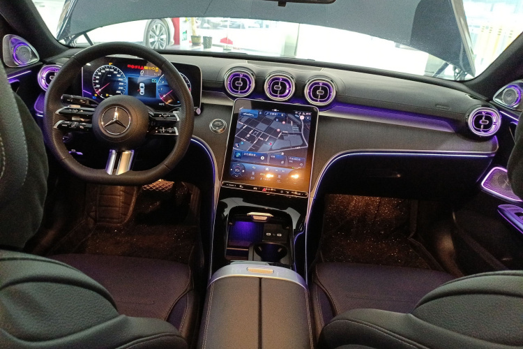 奔驰C级 2023款 改款二 C 260 L 运动版中控内饰7002