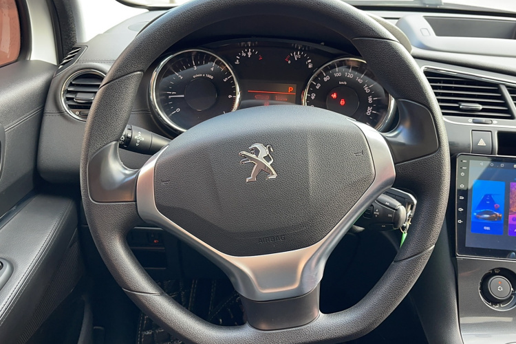 标致3008 2015款 1.6THP 自动经典版中控内饰7004