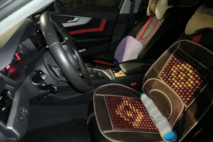 奥迪A4L 2018款 30周年年型 40 TFSI 进取型中控内饰19