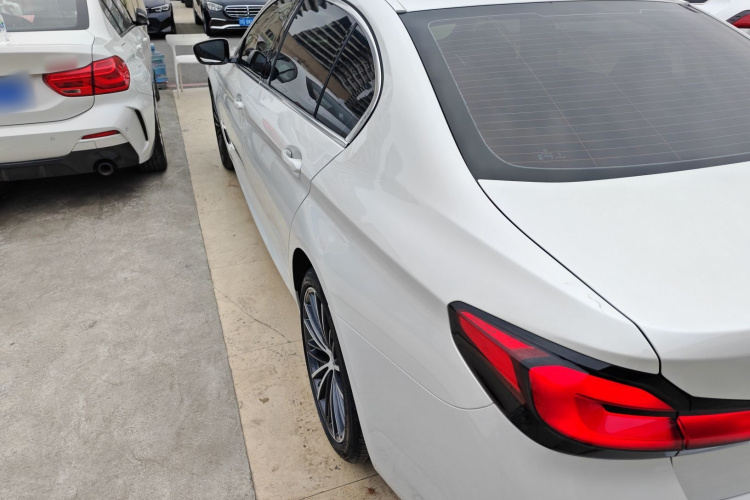 宝马5系 2023款 530Li 领先型 M运动套装车身外观6003