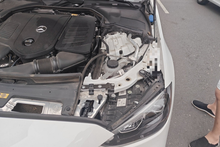 奔驰C级 2024款 C 200 L 运动版局部细节9006