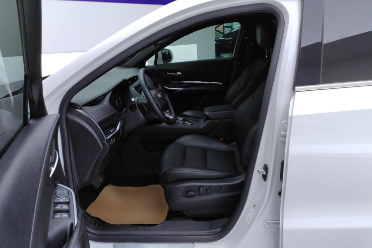 凯迪拉克XT4 2018款 28T 两驱技术型中控内饰19