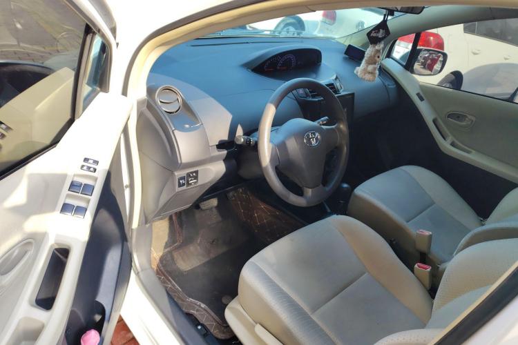 丰田 雅力士 2011款 1.6E 自动魅动版中控内饰7002