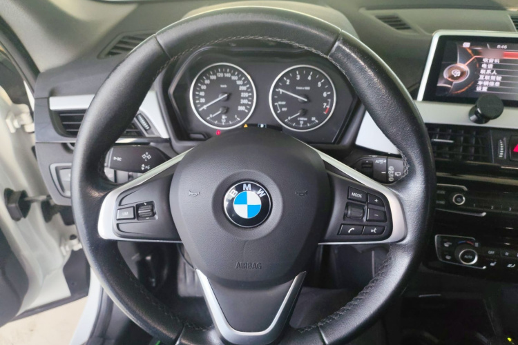 宝马X1 2016款 sDrive18Li 尊享型中控内饰13