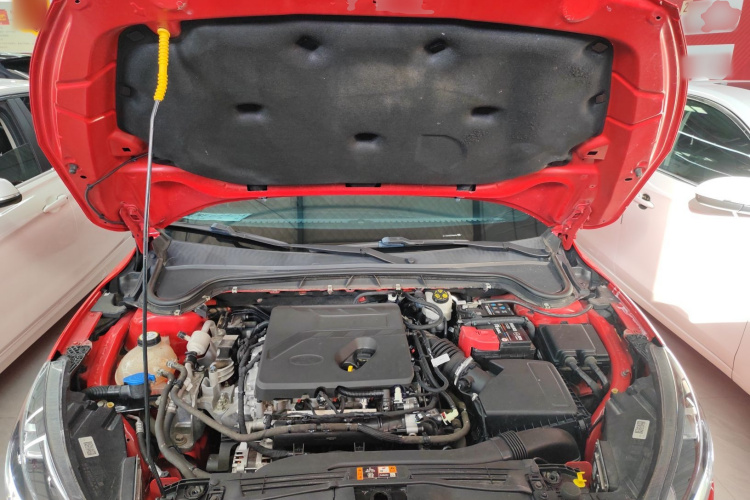 福特 福克斯 2019款 三厢 EcoBoost 180 自动ST Line机舱底盘24