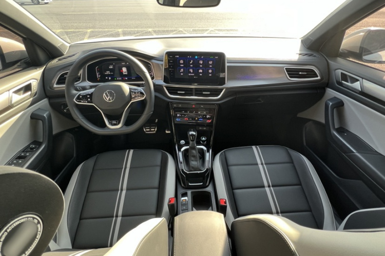 大众 T-ROC探歌 2024款 300TSI DSG两驱辰光版中控内饰7011