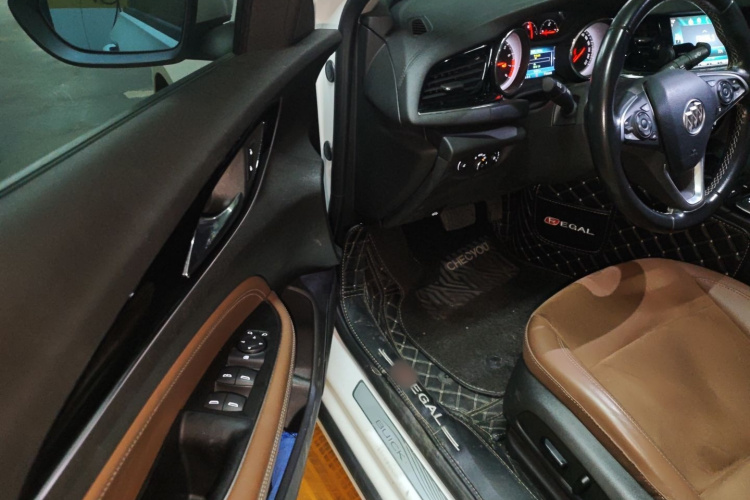 别克 君威 2019款 20T 精英型 国V中控内饰7003