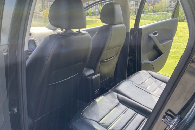 大众 Polo 2011款 1.6L 自动致酷版中控内饰7002