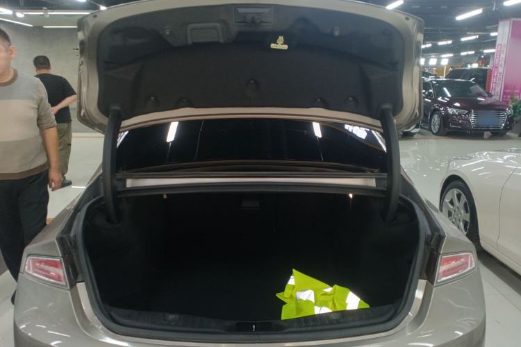 林肯MKZ 2019款 2.0T 尊享版 国VI机舱底盘23