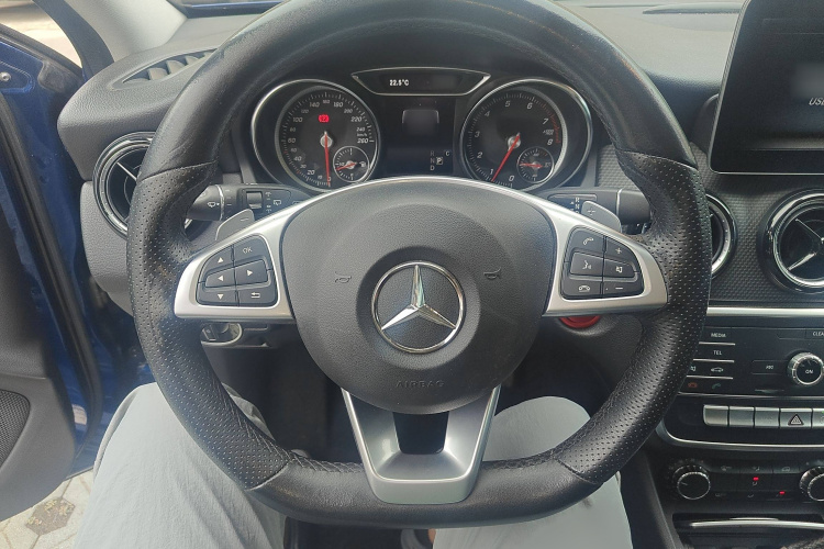 奔驰GLA 2019款 GLA 200 动感型局部细节13