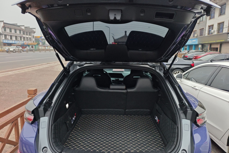 长安UNI-T 2022款 1.5T 运动版 尊贵型机舱底盘23