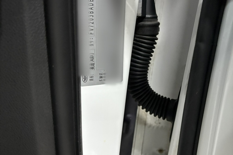 奥迪A4L 2018款 30周年年型 40 TFSI 进取型局部细节9010