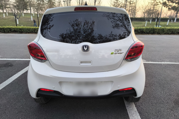 长安欧尚 奔奔E-Star 2020款 心动版 三元锂车身外观6