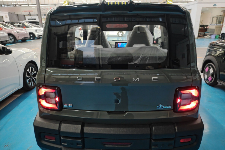 吉利银河 2025款 210km 熊猫骑士车身外观6