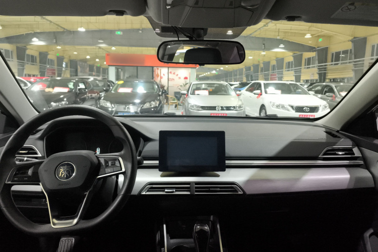 比亚迪 秦 2019款 1.5L 自动豪华型中控内饰12