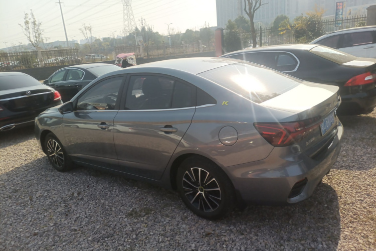 荣威i5 2021款 1.5L CVT钻石版车身外观4