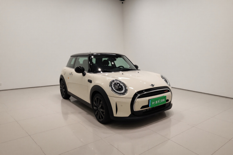 MINI 2022款 改款 1.5T COOPER 艺术家车身外观3