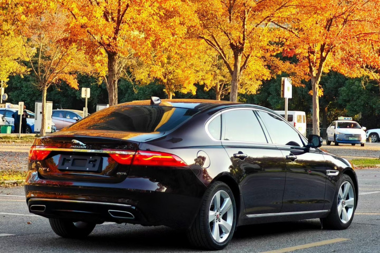 捷豹XFL 2020款 XFL 2.0T P200 两驱精英版车身外观6003