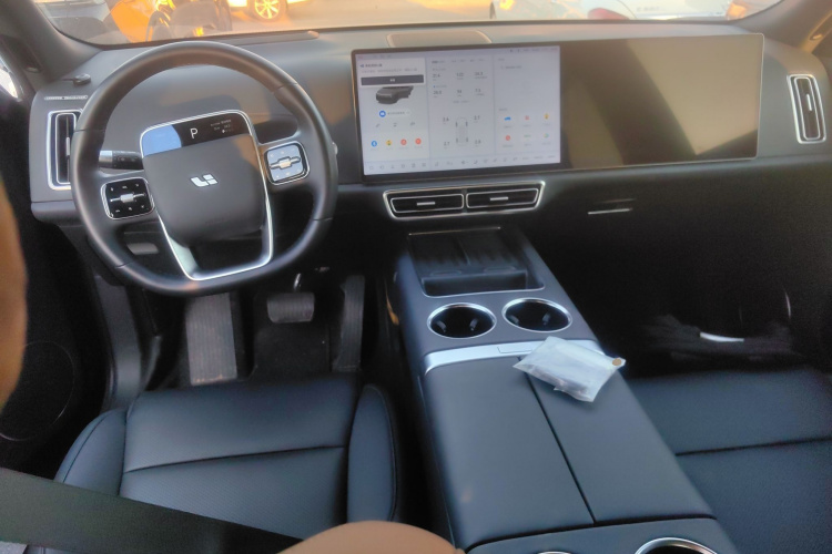 理想汽车 理想L8 2024款 Max中控内饰7002