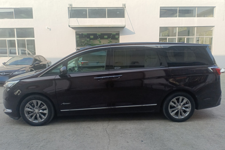 别克GL8 2020款 Avenir艾维亚 六座贤礼版车身外观4