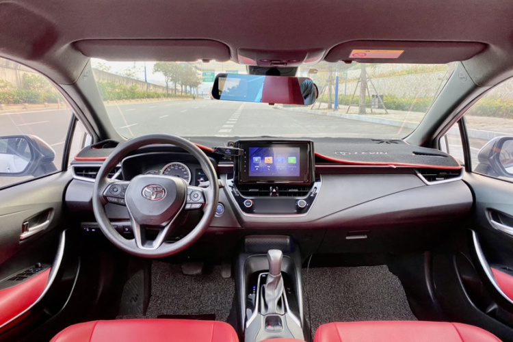 丰田 雷凌 2022款 双擎 1.8H E-CVT领先版中控内饰7005