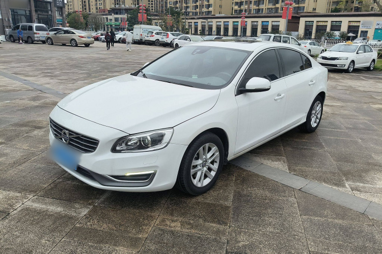 沃尔沃S60 2018款 S60L T3 智进版车身外观1