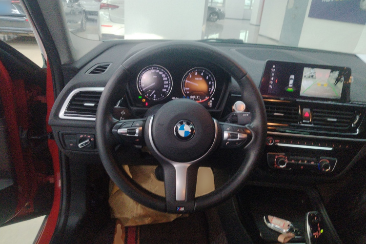 宝马1系 2021款 120i M运动曜夜版中控内饰13