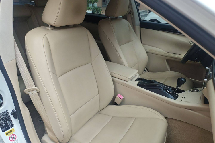 雷克萨斯ES 2013款 300h 精英版局部细节41