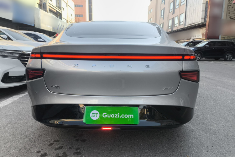 小鹏P7 2022款 625E车身外观6