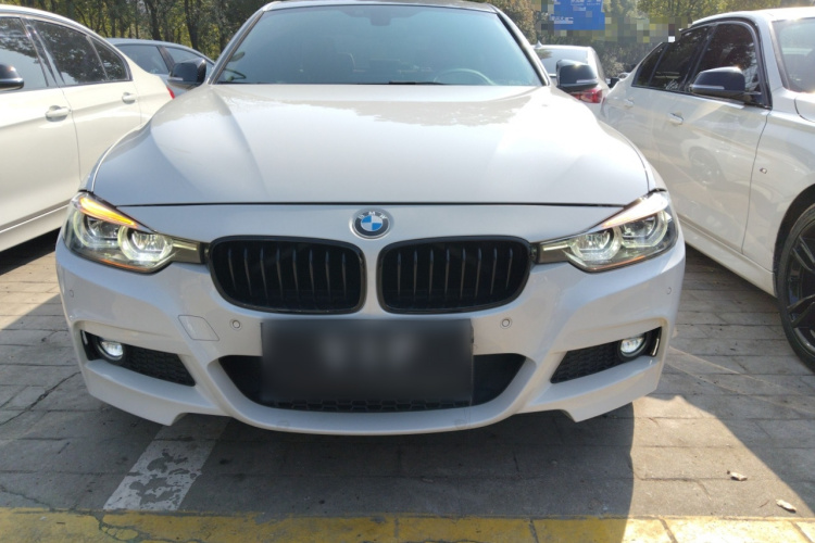 宝马3系 2018款 330i M运动曜夜版车身外观2