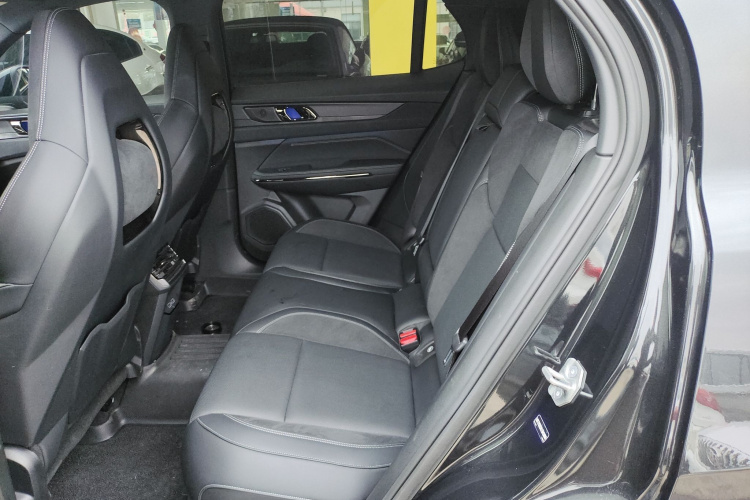 领克01 2021款 2.0TD 四驱暗夜版中控内饰21