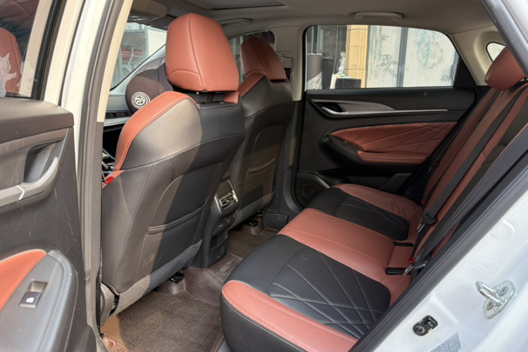 长安 逸动 2022款 PLUS 蓝鲸NE 1.4T GDI DCT尊贵版车身外观6007