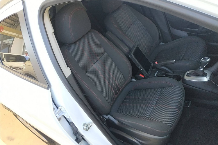 别克 昂科拉 2015款 1.4T 自动两驱都市精英型局部细节41