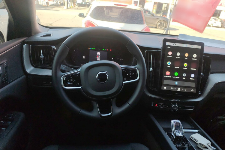 沃尔沃XC60新能源 2025款 插电式混动 长续航四驱智远极夜黑版中控内饰13